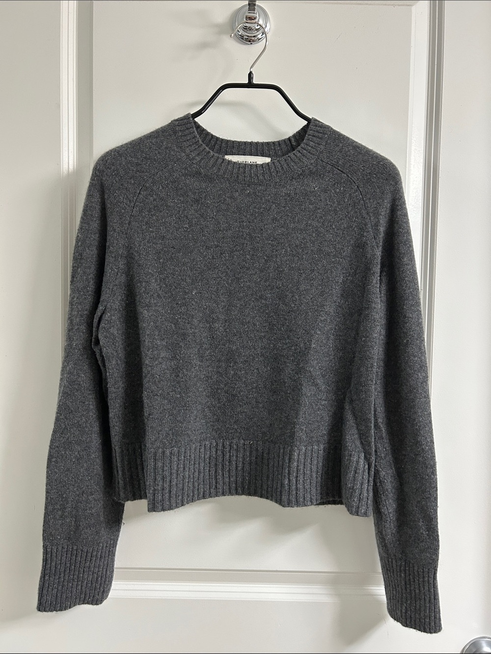 everlane - cashmere boxy crew